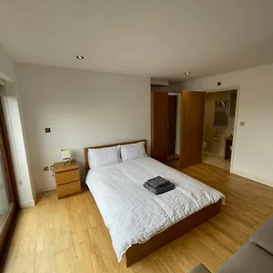 City Ensuite Sharing House City Airport London